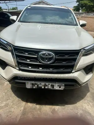 Photo - Toyota Fortuner 2018 - SUV diesel automatique, très bon état