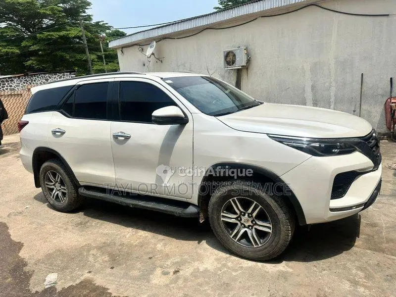 Toyota Fortuner 2018 - SUV diesel automatique, très bon état