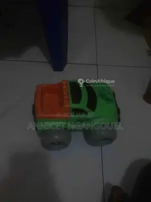 Photo - Voiture électrique pour enfants - Jouet robuste et sécurisé