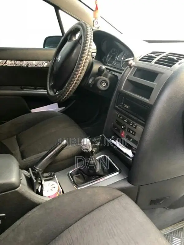 Peugeot 405 berline diesel - Modèle 2004 en bon état