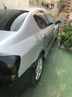 Peugeot 405 berline diesel - Modèle 2004 en bon état