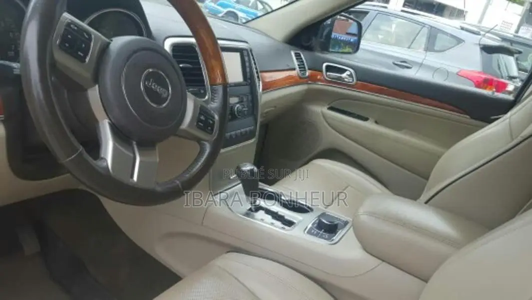 Jeep Grand Cherokee 2011 V8 - SUV luxueux et puissant