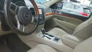 Jeep Grand Cherokee 2011 V8 - SUV luxueux et puissant