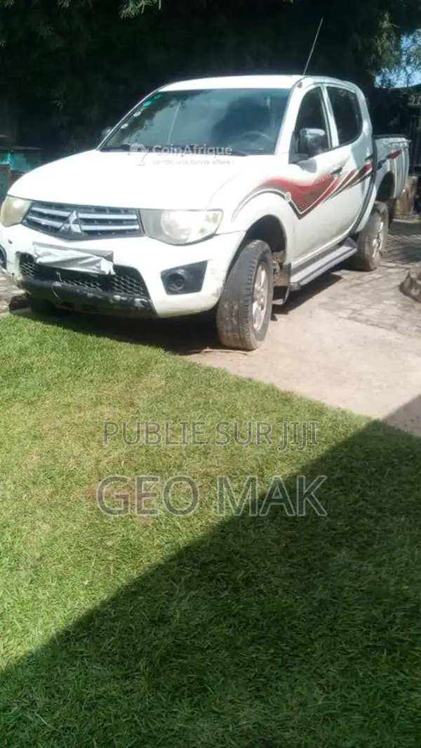 Pickup Mitsubishi L200 diesel 2011 - Excellent état
