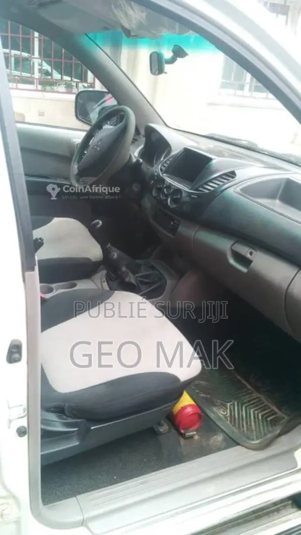 Pickup Mitsubishi L200 diesel 2011 - Excellent état