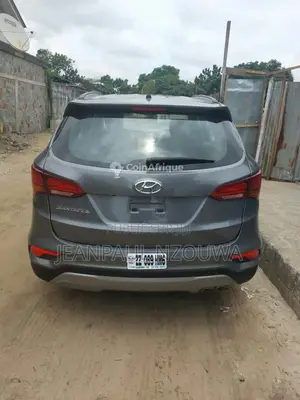 Photo - Hyundai Santa Fe 2015 - SUV familial en bon état
