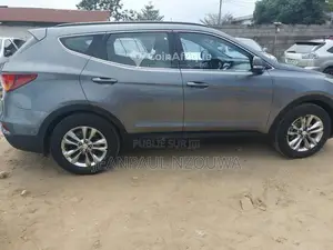 Hyundai Santa Fe 2015 - SUV familial en bon état