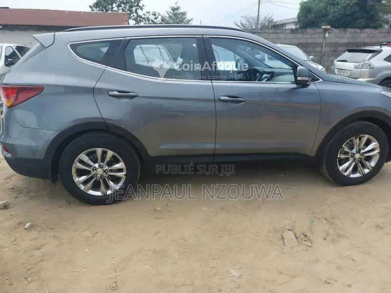 Hyundai Santa Fe 2015 - SUV familial en bon état