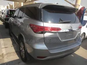 Toyota Fortuner 2018 - SUV 4x4 essence automatique