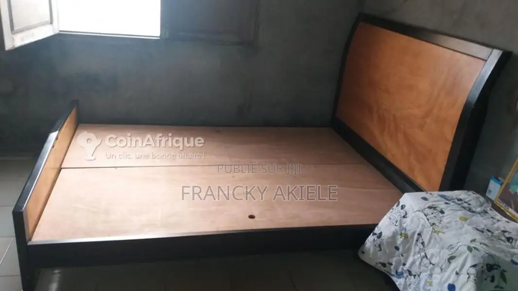 Lit design confortable et élégant à vendre