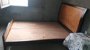 Photo - Lit design confortable et élégant à vendre