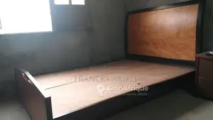 Lit design confortable et élégant à vendre