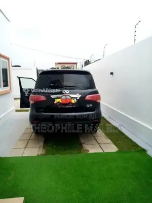 SUV de luxe Infiniti QX56 2012 - Élégant et puissant