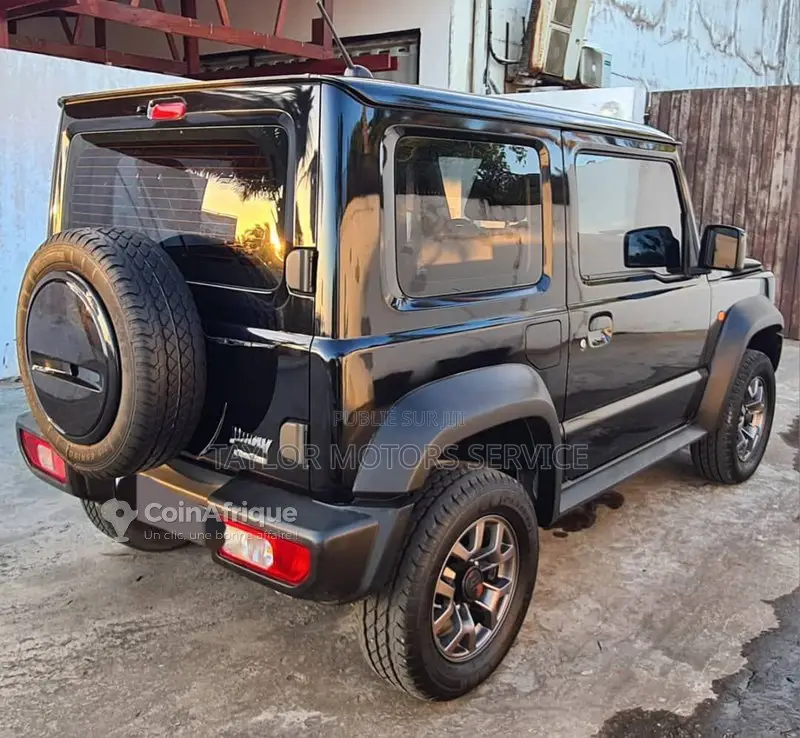 Suzuki Jimny 2022 - SUV compact 4x4 état neuf