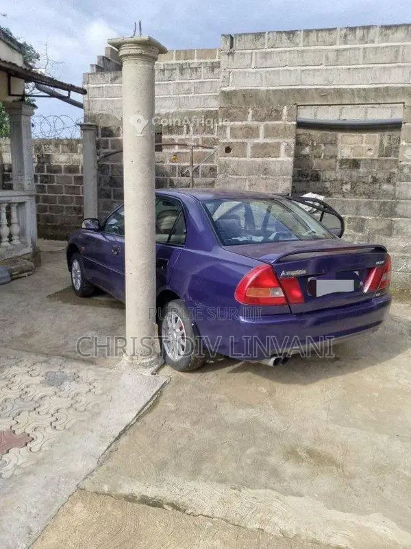 Mitsubishi Lancer 1999 - Berline manuelle essence