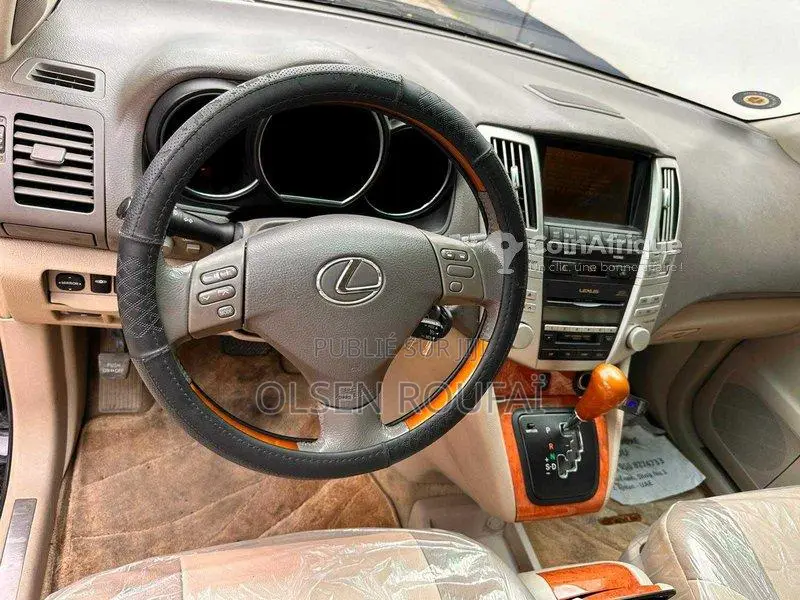 Lexus RX - SUV luxueux en parfait état