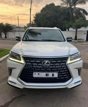 Photo - Lexus LX SUV de luxe - Modèle 2016 tout-terrain haut de gamme