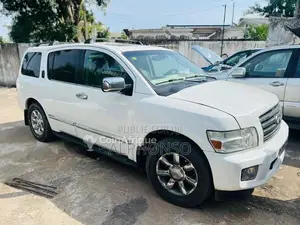 SUV de luxe Infiniti QX56 2015 - Véhicule haut de gamme