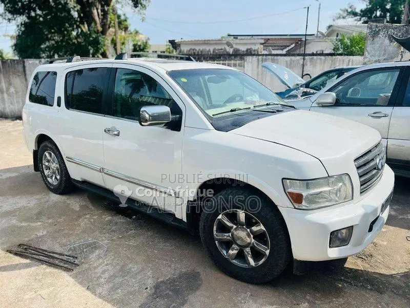 SUV de luxe Infiniti QX56 2015 - Véhicule haut de gamme