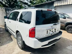 SUV de luxe Infiniti QX56 2015 - Véhicule haut de gamme