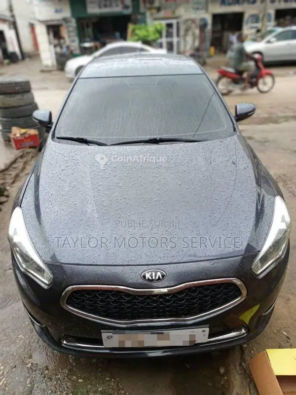 Berline Kia K7 2013 élégante et confortable