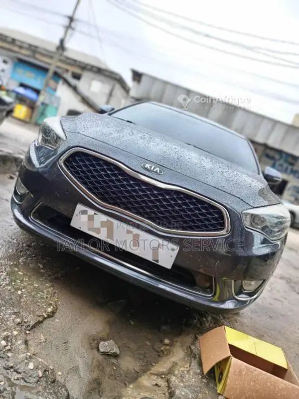 Berline Kia K7 2013 élégante et confortable