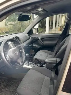 Toyota RAV4 2010 - SUV compact en bon état