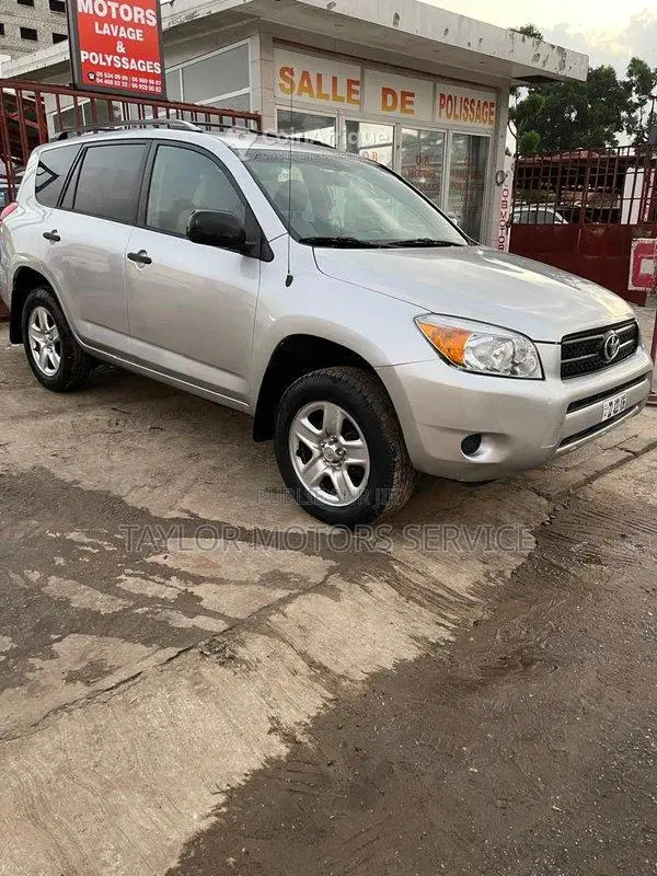 Toyota RAV4 2008 - SUV essence automatique en excellent état