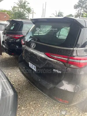 Toyota Fortuner 2023 - SUV 4x4 Essence Automatique Neuf