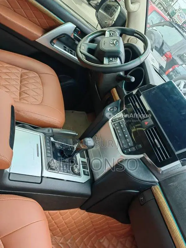 Toyota Land Cruiser 2022 - SUV tout-terrain de luxe