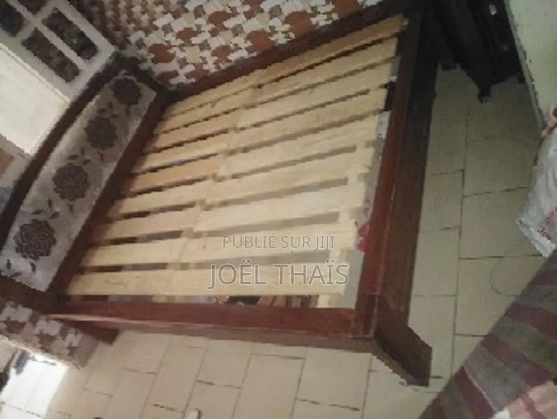 Lit en bois traditionnel 1m80