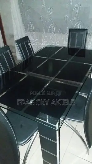 Table à manger en verre moderne 6 personnes