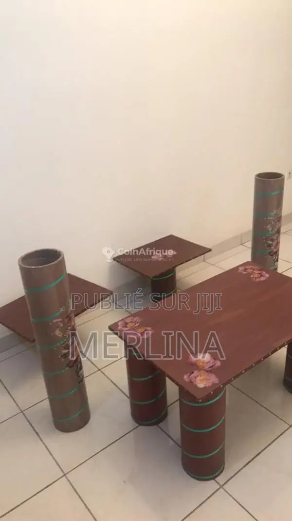 Ensemble de meubles de salon en bois : table basse et tables d'appoint