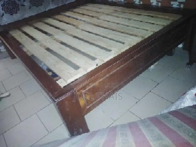 Lit en bois traditionnel 1m80