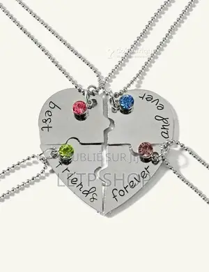 Photo - Collier personnalisé à breloques pour amies et famille