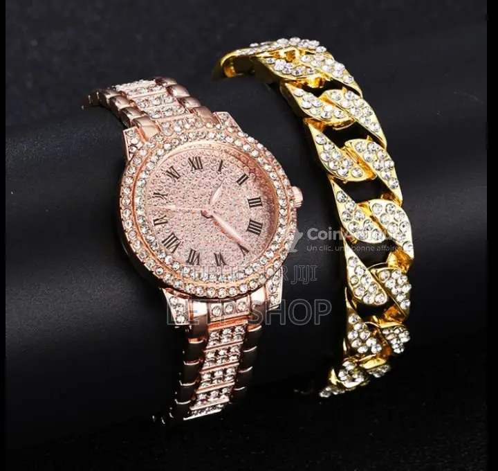Montre élégante ornée de strass et bracelet doré