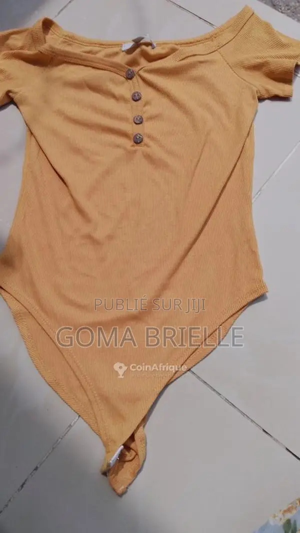 Collection de vêtements d'été pour femmes - Crop tops et maillots de b