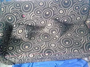 Photo - Fauteuil de salon élégant en bon état