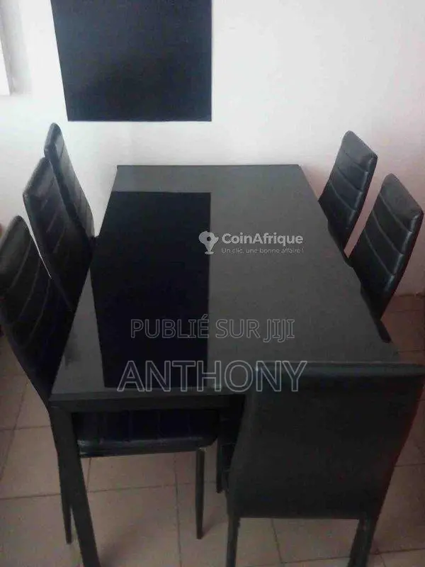 Table à manger noir moderne avec 6 chaises assorties
