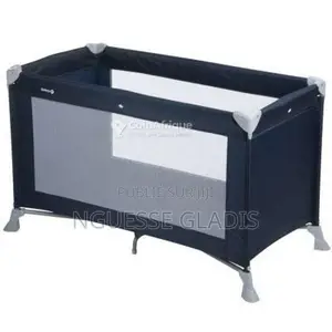 Berceau en bon état pour bébé - Livraison possible