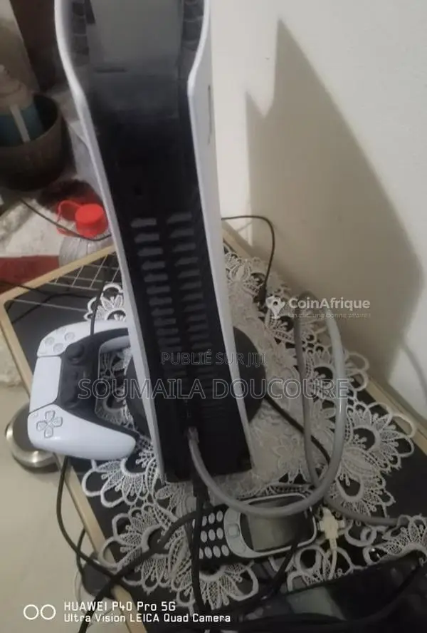 Console Sony PlayStation 5 - État neuf, quasi-intacte