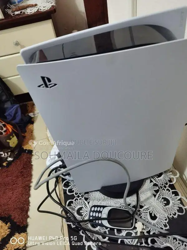 Console Sony PlayStation 5 - État neuf, quasi-intacte