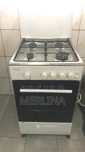 Photo - Cuisinière à gaz 4 feux avec four en bon état