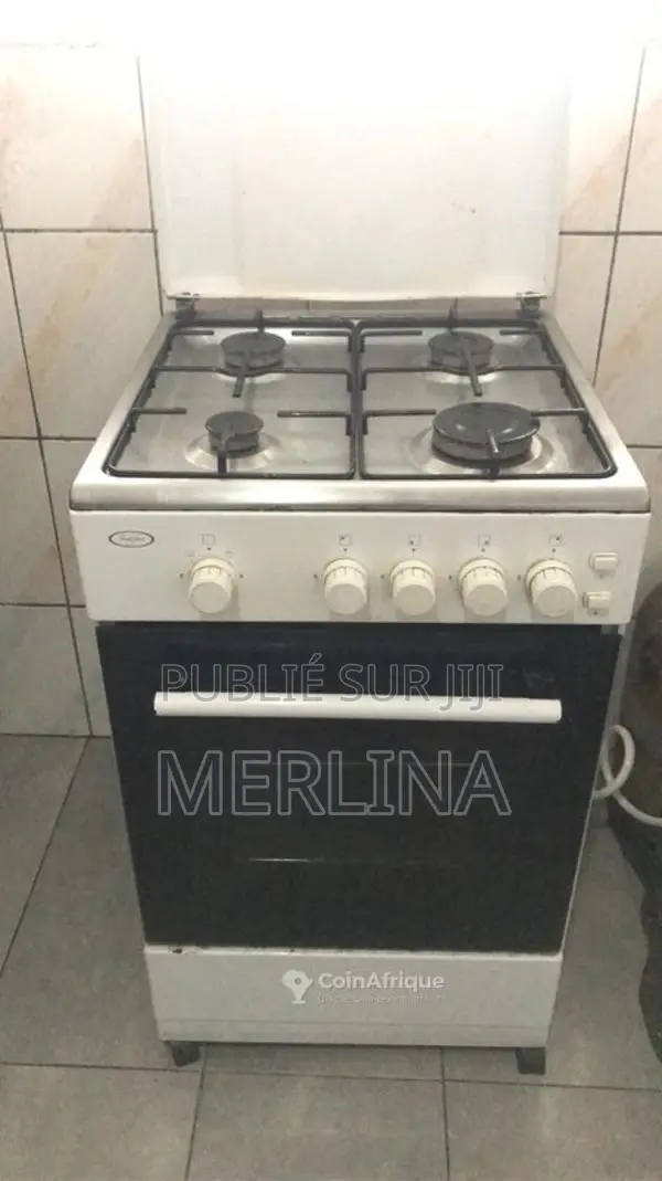 Cuisinière à gaz 4 feux avec four en bon état