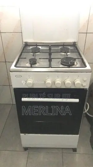 Cuisinière à gaz 4 feux avec four en bon état