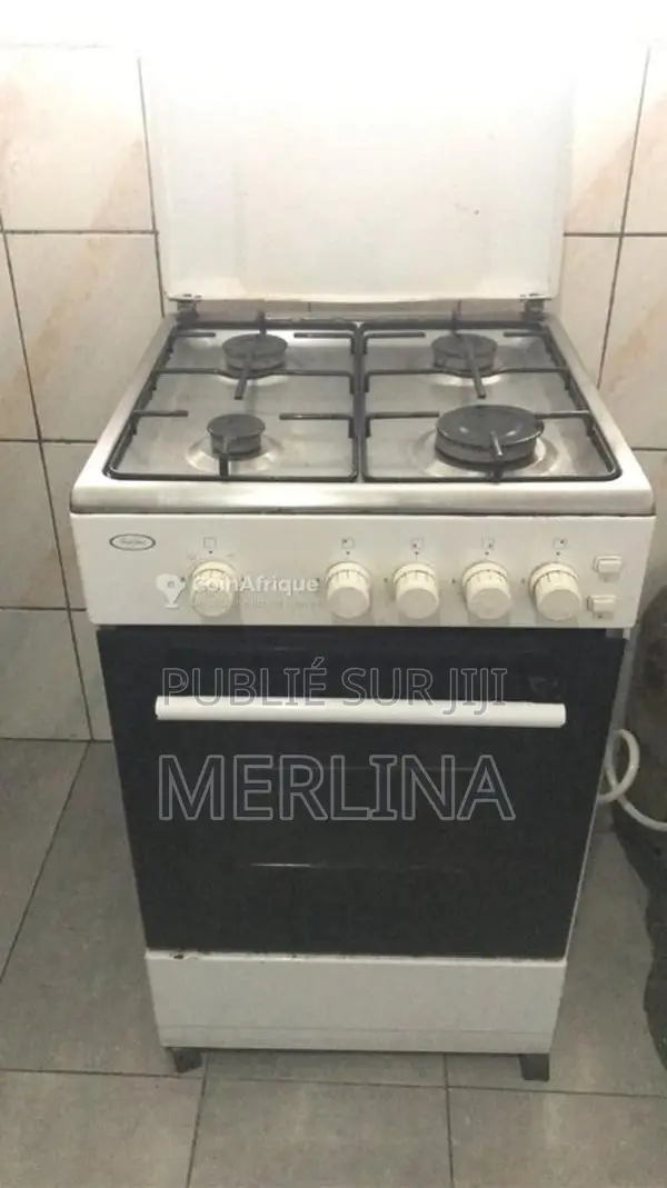 Cuisinière à gaz 4 feux avec four en bon état