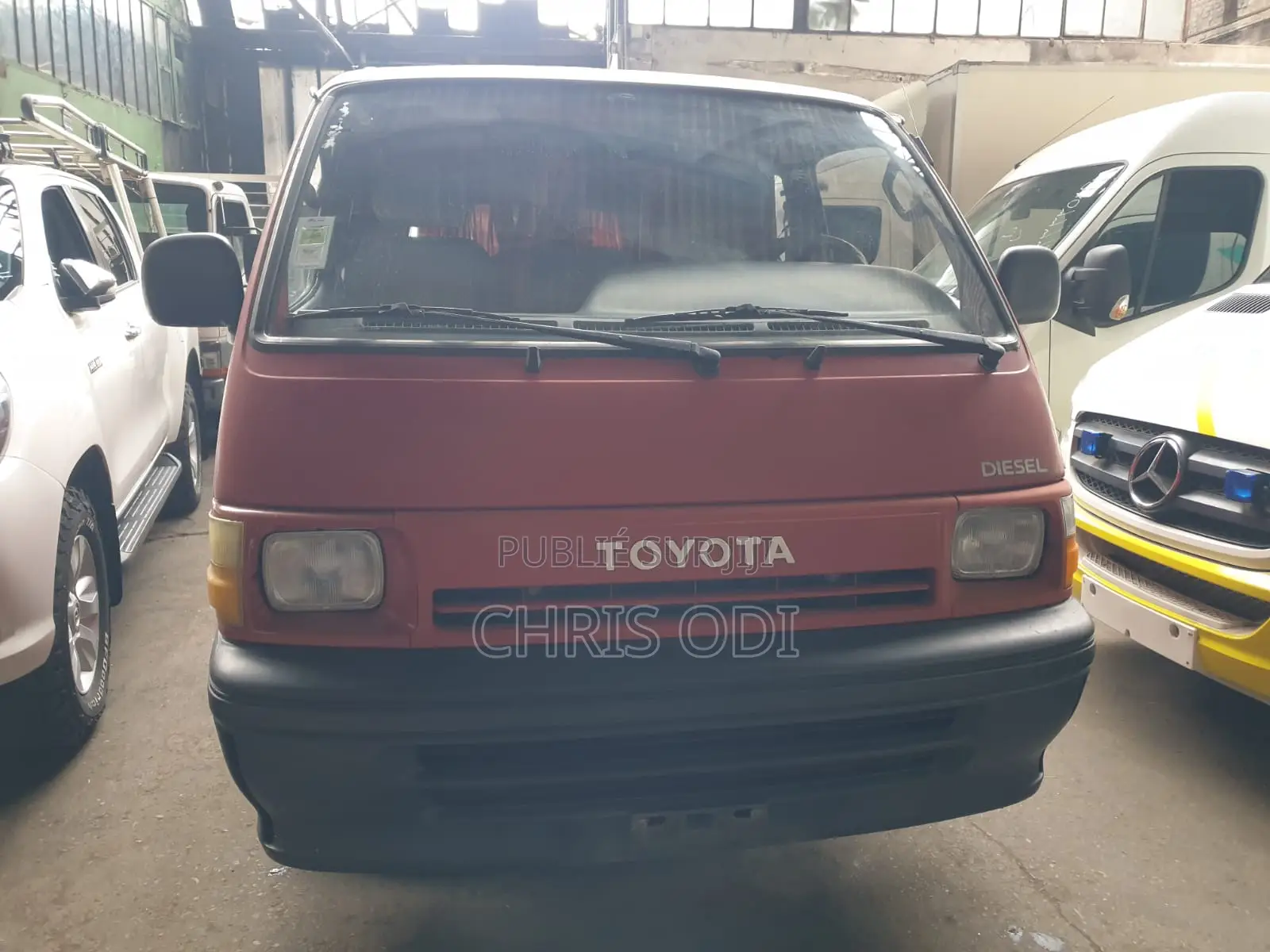 Toyota HiAce 1999 Rouge