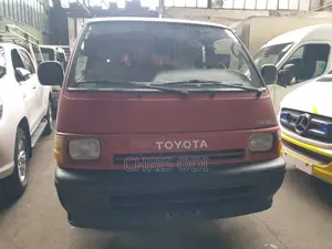 Photo - Toyota HiAce 1999 Rouge