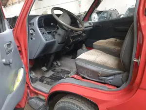 Toyota HiAce 1999 Rouge