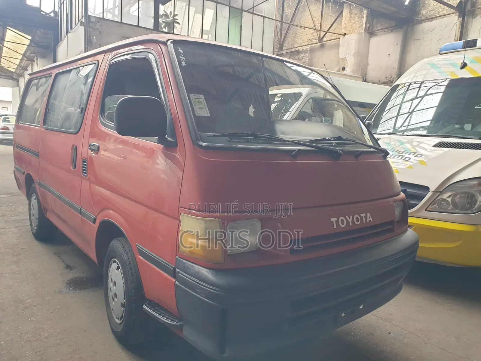 Toyota HiAce 1999 Rouge